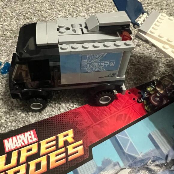 Lego 76032 Super Heroes The Avengers Quinjet City Chase - Picture 3 of 4